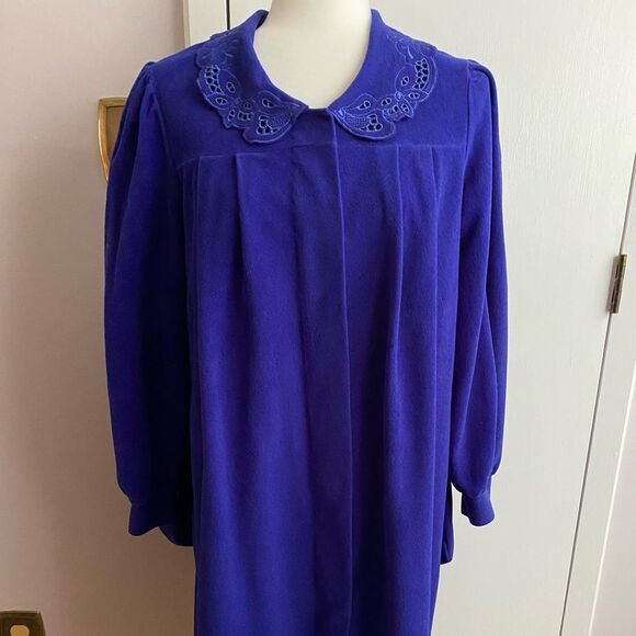 Vanity Fair Purple Velour Snap Front Bathrobe Size Medium | Soft Cozy Robe with - Picture 1 of 7